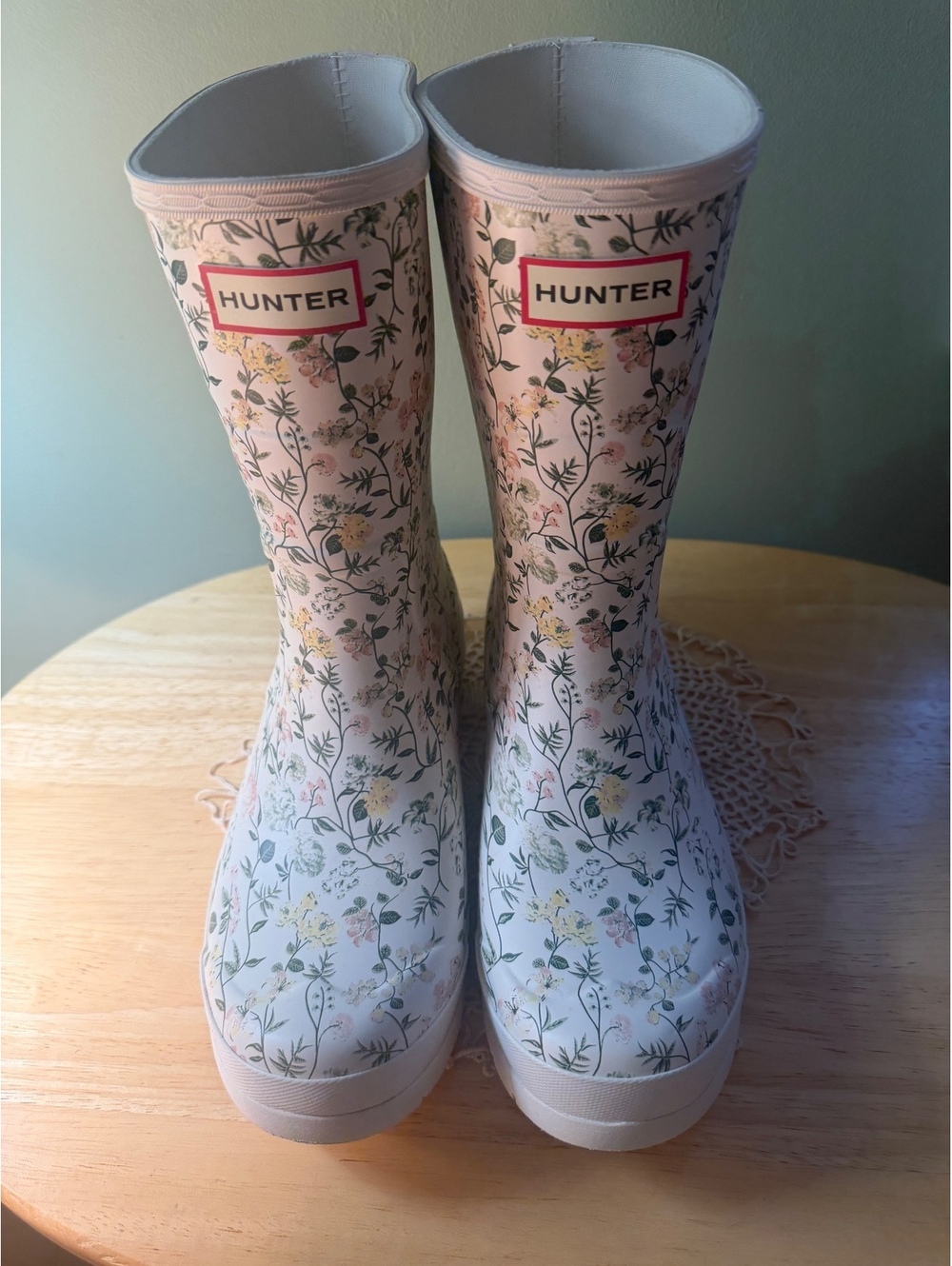 Hunter Women's Floral Print Rain Boots Size 8M